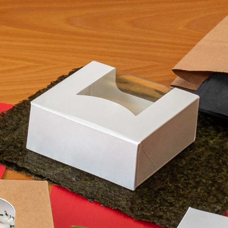 Kartonasta embalaža za SUŠI Z OKNOM - The Pack - BELA, 10 x 10 x 4 cm (50/1) embalaza-za-susi-iz-kartona/253.40_IMG-03